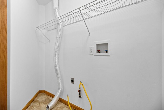 empty room featuring carpet floors and baseboards