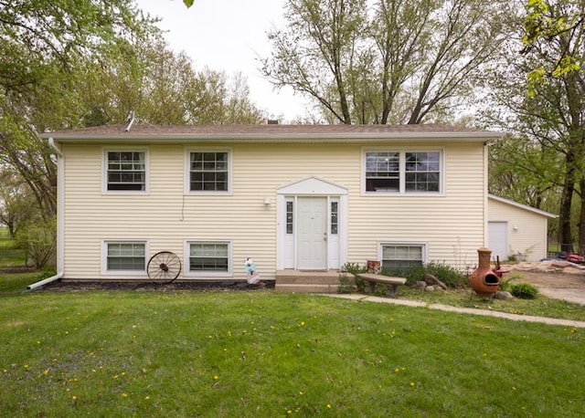 bi-level home featuring a garage and a front yard