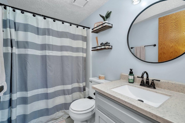 full bathroom featuring vanity, a textured ceiling, a shower with shower curtain, and toilet