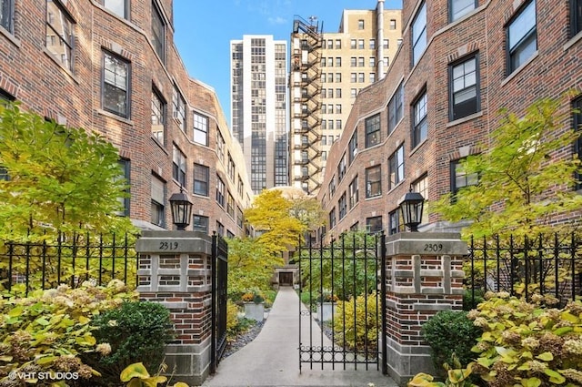 2311 N Commonwealth Ave Unit 3E, Chicago, IL 60614 - view of property's community with fence