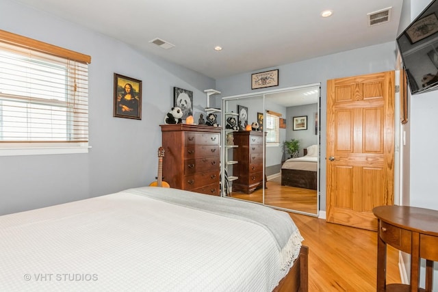 9459 Kelvin Ln Unit 2665, Schiller Park, IL 60176 - bedroom featuring a closet, visible vents, recessed lighting, and light wood-type flooring
