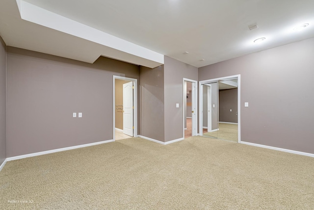 573 W Babcock Ave, Elmhurst, IL 60126 - unfurnished room with light carpet and baseboards