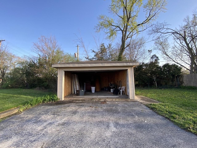 view of outdoor structure featuring an outdoor structure