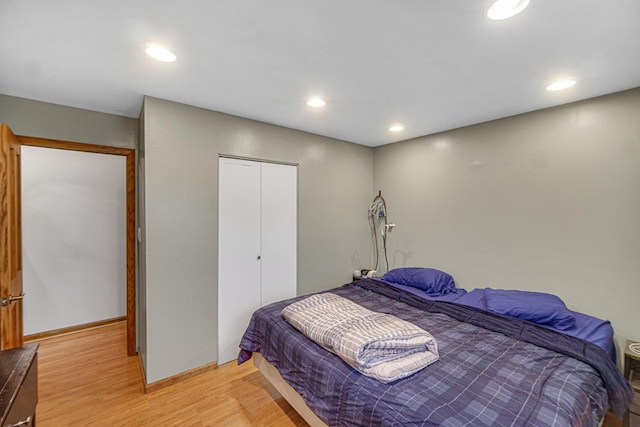 19605 Redwood Ln, Mokena, IL 60448 - bedroom featuring a closet, light wood-style flooring, and recessed lighting