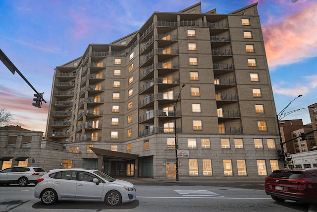 4350 N Broadway St Unit 810, Chicago, IL 60613 - view of property at dusk