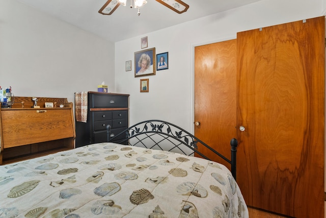 bedroom featuring a ceiling fan