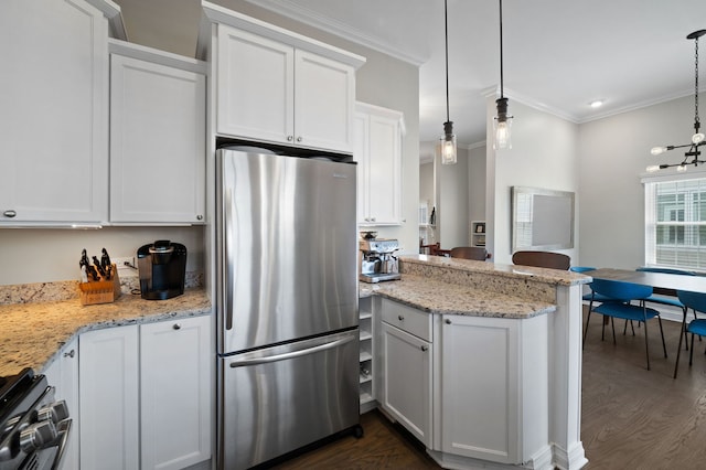 kitchen featuring stainless steel appliances, dark wood-type flooring, crown molding, a peninsula, and white cabinetry