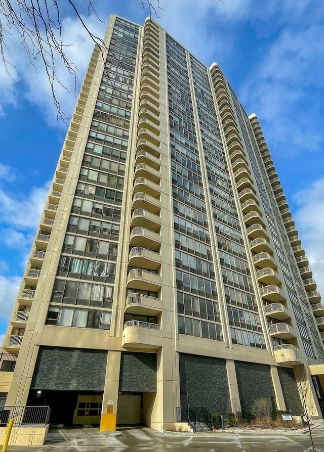 3930 N Pine Grove Ave Unit 2510, Chicago, IL 60613 - photo 1