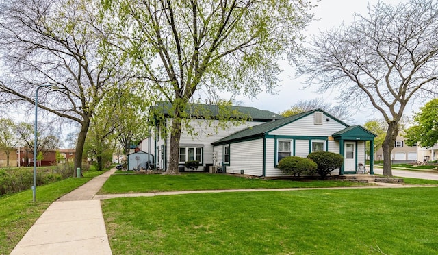 view of front of house featuring a front yard