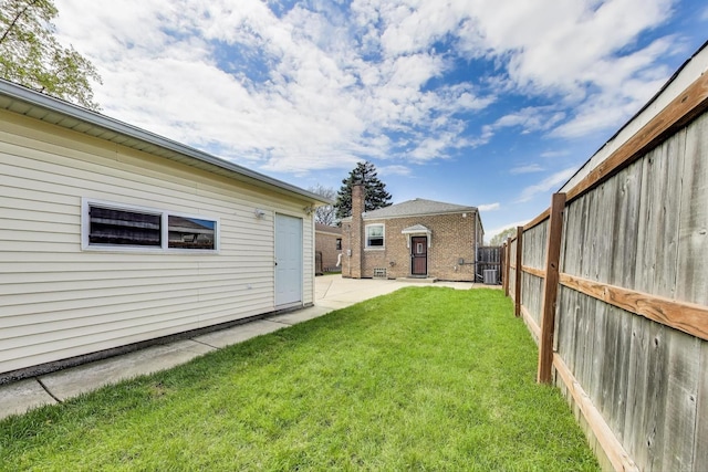 view of yard with a patio area