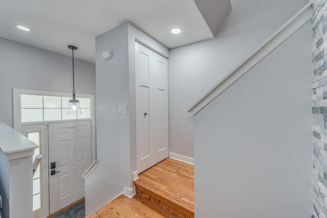 entrance foyer with recessed lighting, baseboards, and light wood finished floors