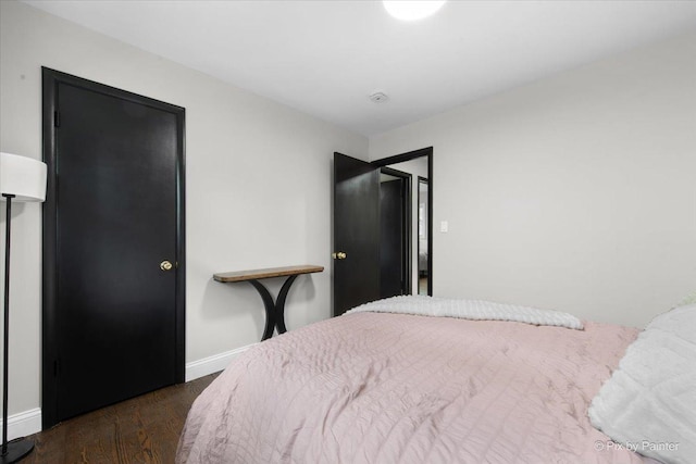 4430 Roslyn Rd, Downers Grove, IL 60515 - bedroom featuring baseboards and wood finished floors