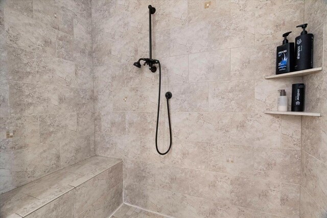 details featuring tiled shower