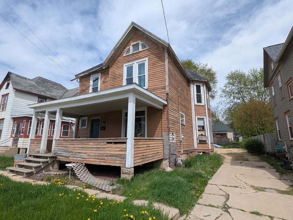 1123 S Carroll Ave, Freeport, IL 61032 - photo 1