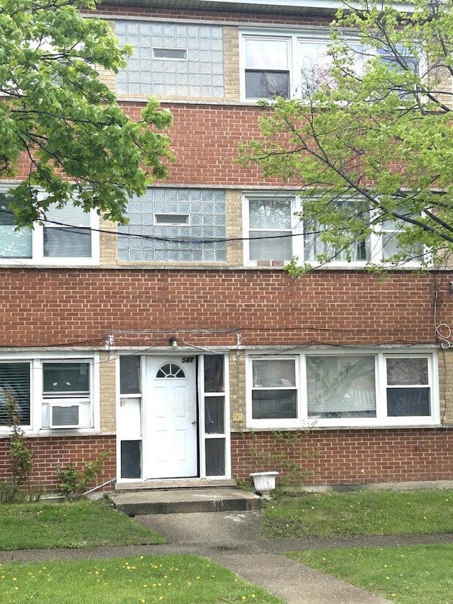 view of front facade with brick siding
