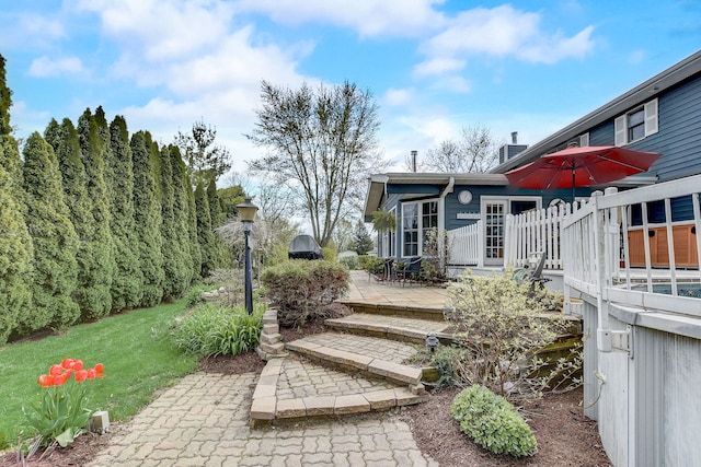 view of yard featuring a patio