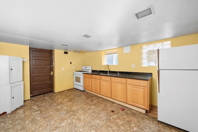 kitchen featuring dark countertops, a sink, white appliances, light floors, and visible vents