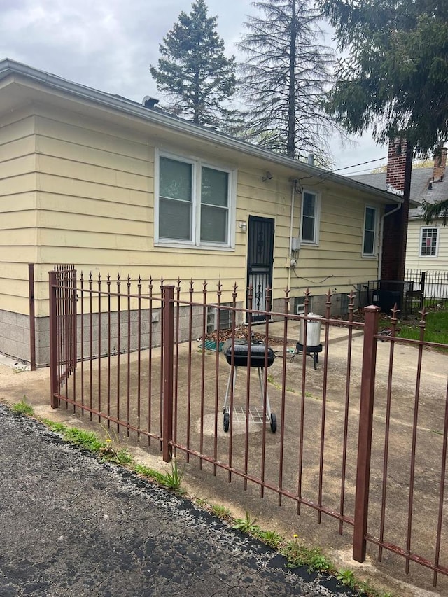 14535 Minerva Ave, Dolton, IL 60419 - view of front of house featuring fence