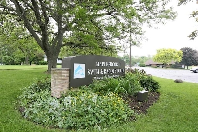 1525 Swallow St, Naperville, IL 60565 - community / neighborhood sign featuring a yard