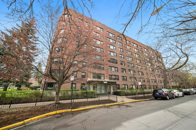 4880 N Marine Dr Unit 614, Chicago, IL 60640 - view of property featuring fence