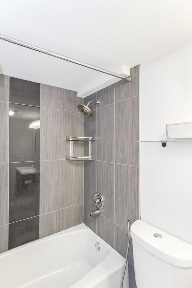 900 Center St Unit 2I, Des Plaines, IL 60016 - bathroom featuring bathtub / shower combination and toilet