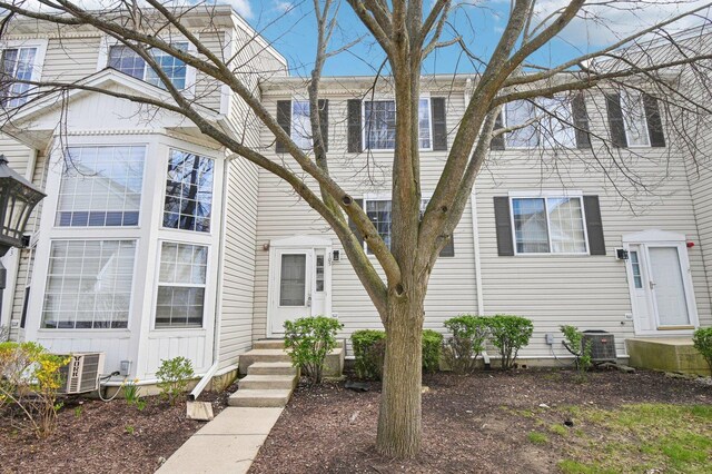 townhome / multi-family property featuring entry steps