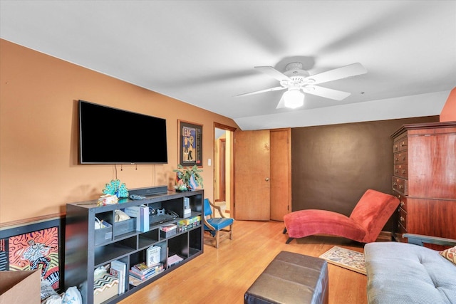 902 W William St, Champaign, IL 61821 - living area with wood finished floors and a ceiling fan