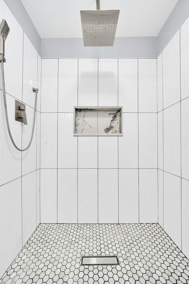 7315 S California Ave, Chicago, IL 60629 - bathroom with a tile shower