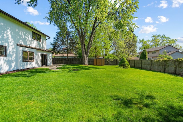 view of yard with a storage shed and an outdoor structure