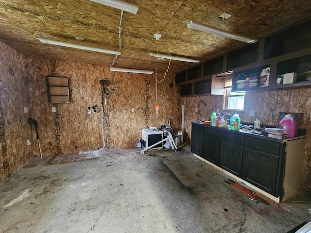 1208 Minkel St, Rock Falls, IL 61071 - garage with a workshop area