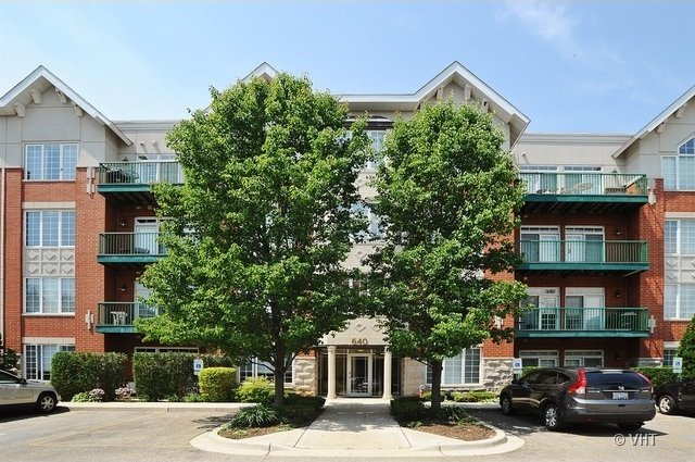 640 Mchenry Rd Unit 106, Wheeling, IL 60090 - view of property with uncovered parking
