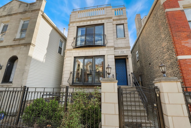 view of front of home featuring a fenced front yard and a gate