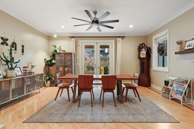 dining room with recessed lighting, wood finished floors, a ceiling fan, crown molding, and baseboards