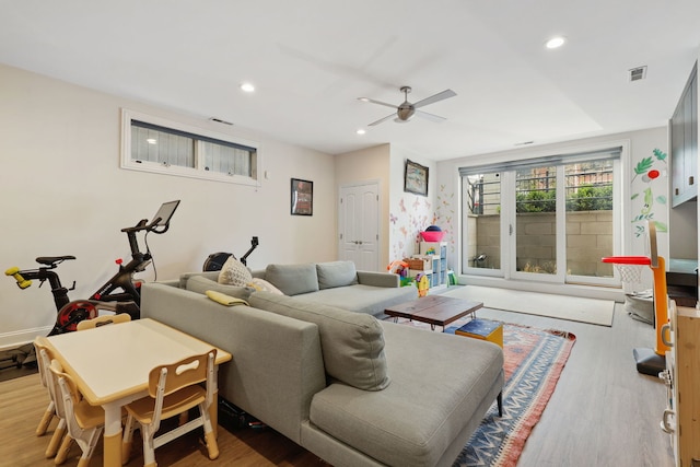 living area featuring a ceiling fan, wood finished floors, and recessed lighting
