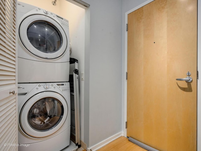 123 S Green St Unit 710B, Chicago, IL 60607 - clothes washing area featuring baseboards, laundry area, light wood finished floors, and stacked washer / dryer