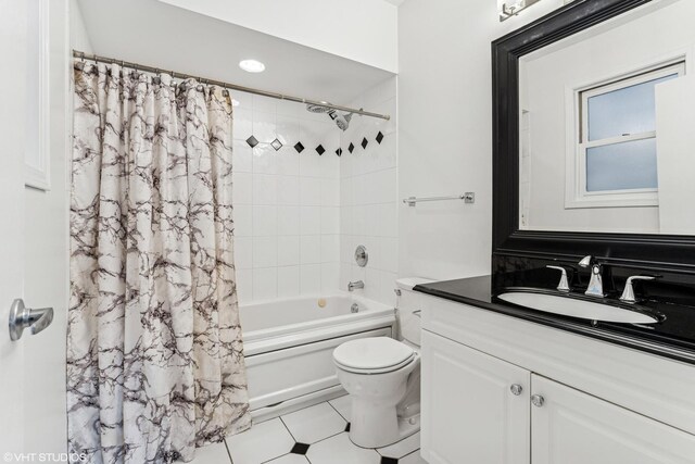 1825 W Iowa St Unit 2, Chicago, IL 60622 - full bathroom featuring vanity, shower / tub combo with curtain, and toilet