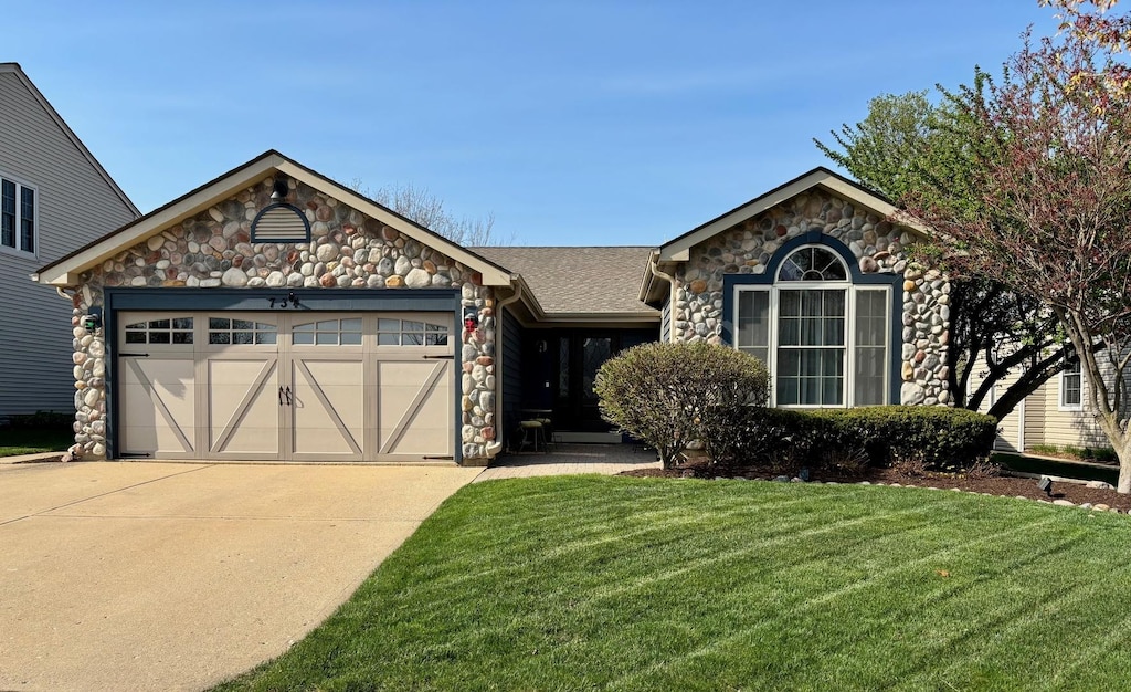 734 Bluejay Cir, Elk Grove Village, IL 60007 - photo 1