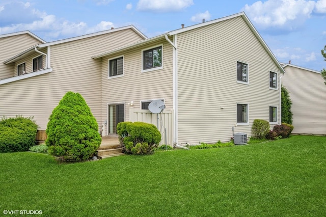 1141 E Randville Dr, Palatine, IL 60074 - rear view of property with a yard