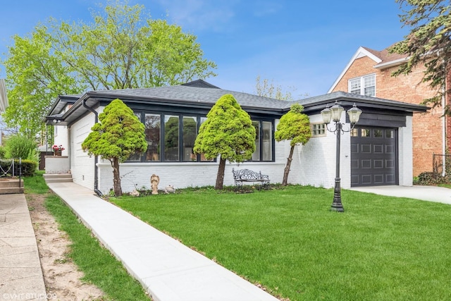 view of front of property featuring brick siding, a garage, a front lawn, and concrete driveway