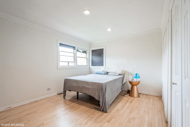 bedroom with crown molding, recessed lighting, baseboards, and light wood-style flooring