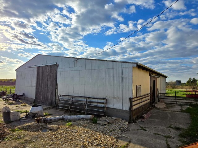 8554 S Daysville Rd, Franklin Grove, IL 61031 - view of outdoor structure featuring an outbuilding and fence