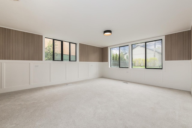 1528 S Ashland Ave, Park Ridge, IL 60068 - carpeted empty room with a decorative wall
