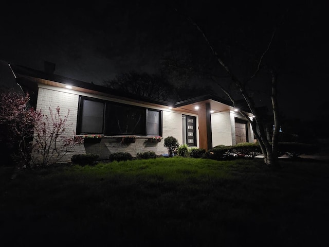 1528 S Ashland Ave, Park Ridge, IL 60068 - ranch-style house with a garage