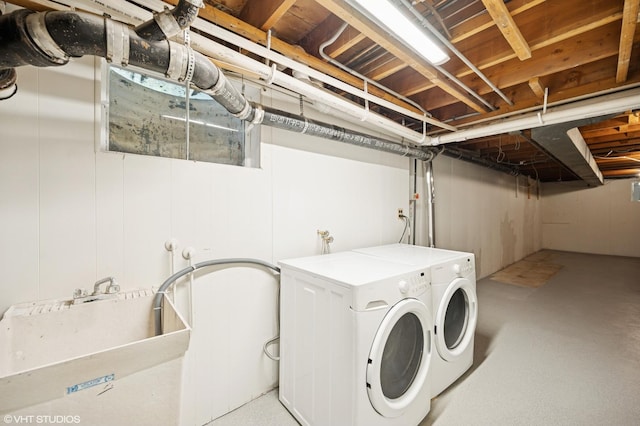 1050 Cedar Ln, Lake Forest, IL 60045 - laundry room featuring washer and clothes dryer