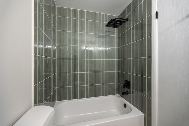 282 Ascot Ln, Streamwood, IL 60107 - bathroom with washtub / shower combination and toilet