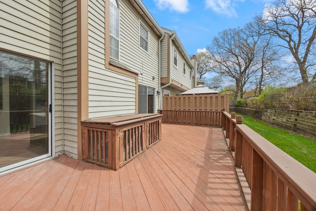 282 Ascot Ln, Streamwood, IL 60107 - deck with fence