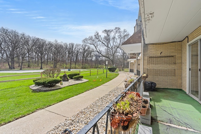 view of home's community featuring a yard
