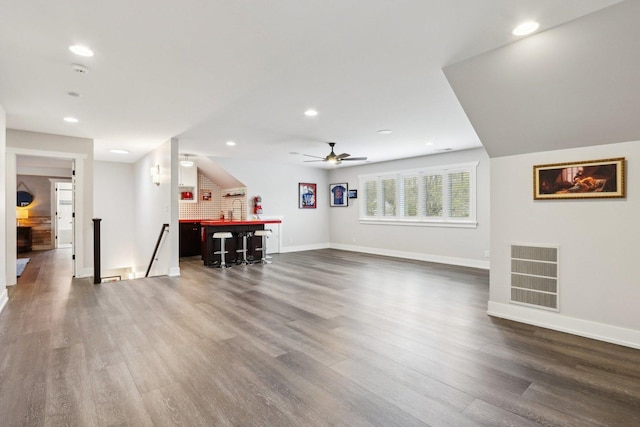 living area featuring dark wood-style floors, baseboards, recessed lighting, and a ceiling fan