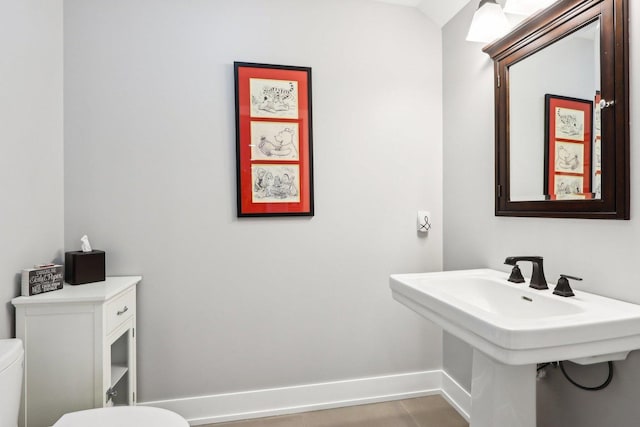 bathroom featuring toilet and baseboards