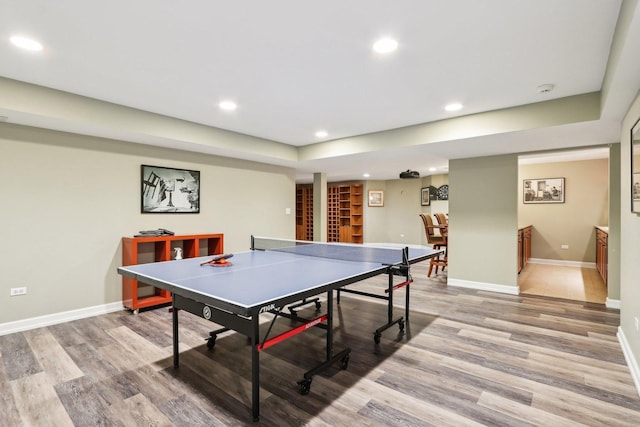 playroom with light wood-style flooring, recessed lighting, and baseboards